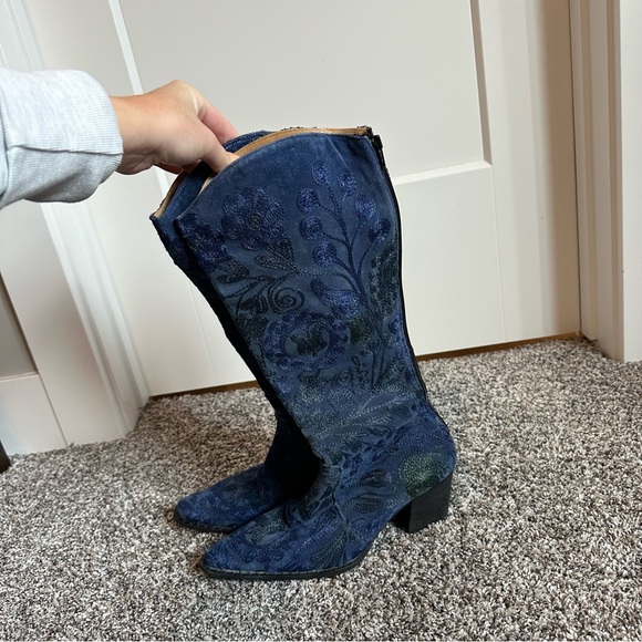 Artemis Design Co. Blue Block Heel Embroidered Suede Boots Size 39 - Picture 7 of 8
